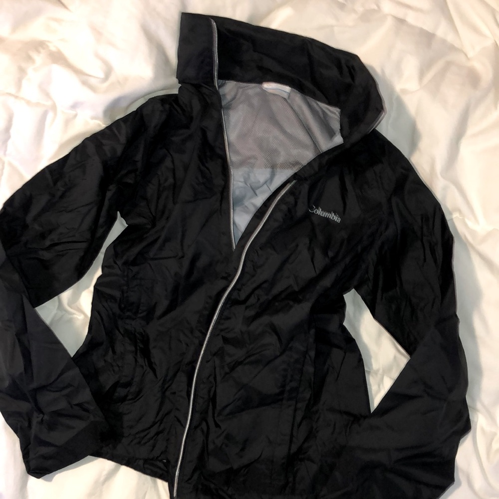 Like New Columbia Lightweight Womens Black Rain Jacket - Hood folds into collar